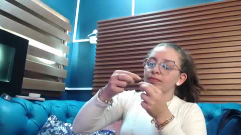 Snapshot of _isaabellaa chatting on 02.17.25 Isa online show from 02.17.25