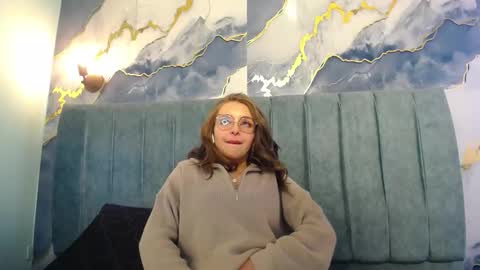 Snapshot of _isaabellaa chatting on 10.18.25 Isa online show from 10.18.25