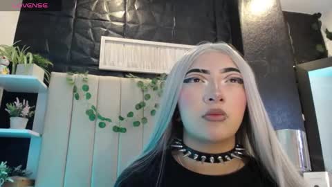 Mia online show from 01.11.25