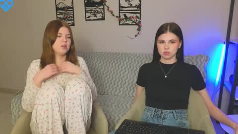 Snapshot of _kirieshka chatting on 02.21.25 Molly   Emily online show from 02.21.25