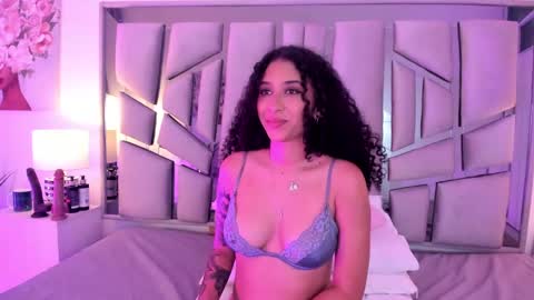 Lanna  online show from 01.14.25