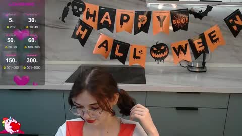 Snapshot of _litle_viola chatting on 11.04.25 Viola online show from 11.04.25