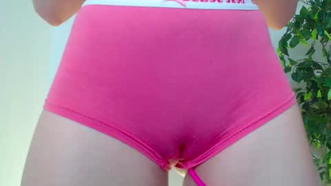 Snapshot of _little_misss chatting on 10.07.25 Mila online show from 10.07.25