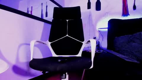 Snapshot of _luna_parisi chatting on 01.05.25 MISS LUNA online show from 01.05.25