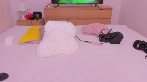 Lynna online show from 12.04.24