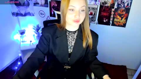 Snapshot of _margoqueen_ chatting on 10.04.25 Margo online show from 10.04.25