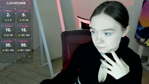 Snapshot of _margoqueen_ chatting on 10.19.25 Margo online show from 10.19.25