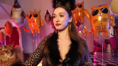 Snapshot of _meganmeow_ chatting on 01.11.25 Saturday - start 2030-2130 GMT online show from 01.11.25