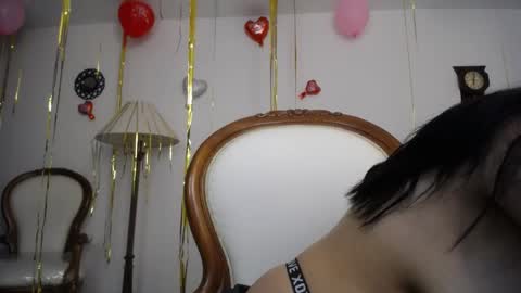 Snapshot of _miaaleon chatting on 02.08.25 Mia online show from 02.08.25