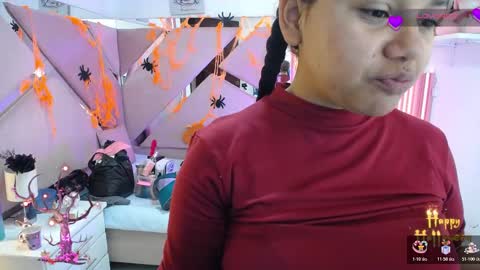  Mia  online show from 10.22.25