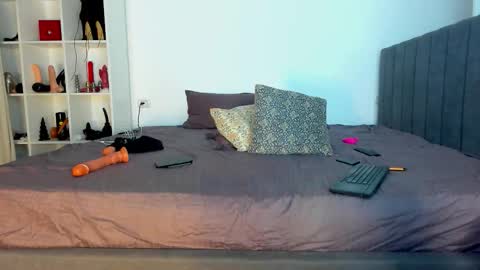 Snapshot of _milagoddess chatting on 09.17.25 AstrideVonTeese online show from 09.17.25