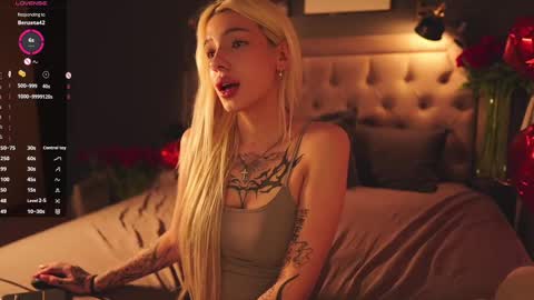 Snapshot of _miumiu_ chatting on 02.16.25 Sasha online show from 02.16.25