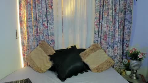 Snapshot of _mizuki chatting on 12.18.24 mizuki  online show from 12.18.24