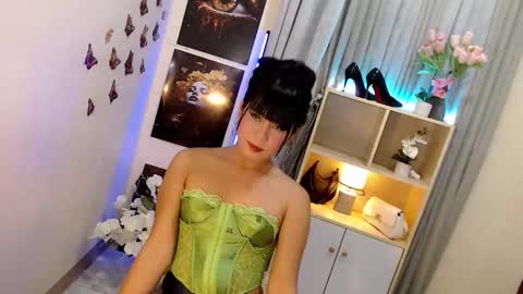 Snapshot of _mysticdoll_ chatting on 10.13.25 _mysticdoll_ online show from 10.13.25