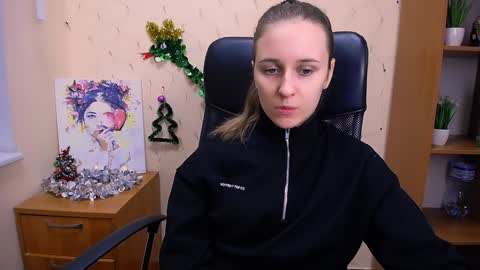 Snapshot of _nicole_new chatting on 12.28.24 Nica online show from 12.28.24