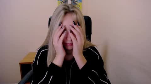 Snapshot of _nicole_new chatting on 09.25.25 Nica online show from 09.25.25