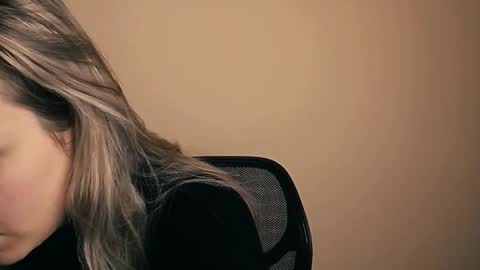 Snapshot of _nicole_new chatting on 10.29.25 Nica online show from 10.29.25