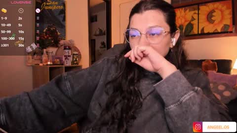 Snapshot of _peach__ chatting on 12.10.24 violeta ig online show from 12.10.24