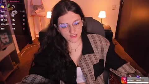 Snapshot of _peach__ chatting on 12.16.24 violeta ig online show from 12.16.24