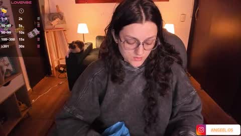 Snapshot of _peach__ chatting on 12.27.24 violeta ig online show from 12.27.24