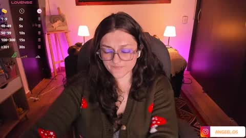 Snapshot of _peach__ chatting on 12.29.24 violeta ig online show from 12.29.24