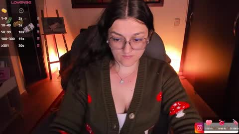 Snapshot of _peach__ chatting on 02.04.25 violeta ig online show from 02.04.25