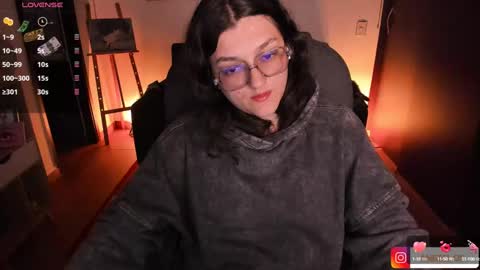 Snapshot of _peach__ chatting on 02.11.25 violeta ig online show from 02.11.25