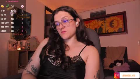 Snapshot of _peach__ chatting on 02.13.25 violeta ig online show from 02.13.25