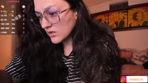 Snapshot of _peach__ chatting on 03.01.25 violeta ig online show from 03.01.25