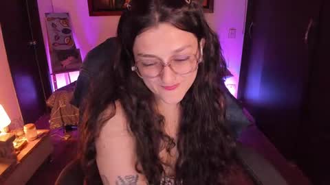 Snapshot of _peach__ chatting on 09.13.25 violeta ig online show from 09.13.25