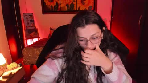 Snapshot of _peach__ chatting on 09.30.25 violeta ig online show from 09.30.25