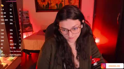 Snapshot of _peach__ chatting on 10.06.25 violeta ig online show from 10.06.25