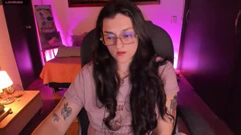 Snapshot of _peach__ chatting on 10.21.25 violeta ig online show from 10.21.25