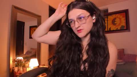 Snapshot of _peach__ chatting on 11.07.25 violeta ig online show from 11.07.25