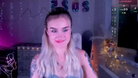 Snapshot of _ravena chatting on 01.20.25 _ravena online show from 01.20.25