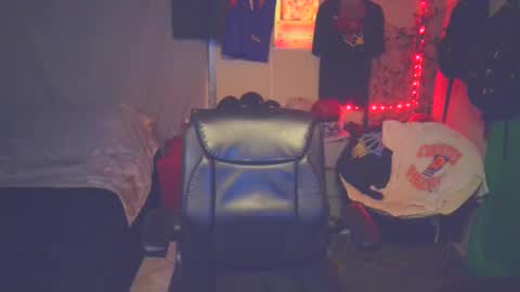 Snapshot of _redxxx chatting on 12.02.24 REDxxx online show from 12.02.24