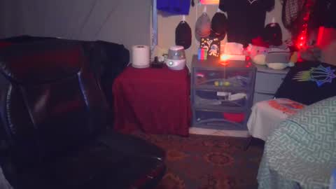Snapshot of _redxxx chatting on 12.21.24 REDxxx online show from 12.21.24