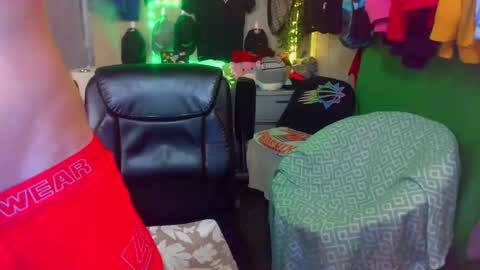 Snapshot of _redxxx chatting on 12.23.24 REDxxx online show from 12.23.24