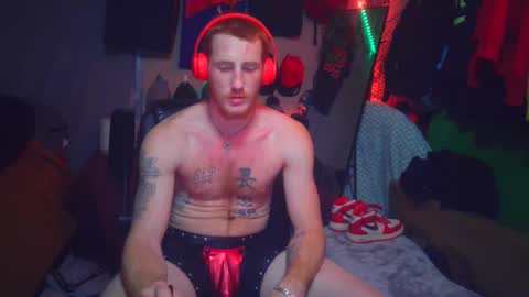 Snapshot of _redxxx chatting on 01.06.25 REDxxx online show from 01.06.25