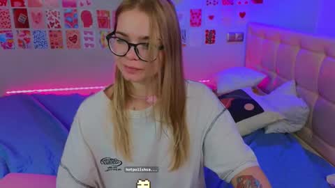 Snapshot of _reverse_gang_ chatting on 02.16.25 LISSAPVT IS OPEN online show from 02.16.25