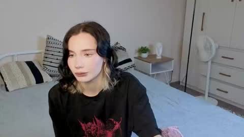 Snapshot of _reverse_gang_ chatting on 09.18.25 LISSAPVT IS OPEN online show from 09.18.25