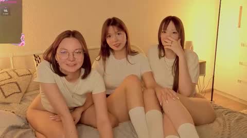 Snapshot of _reverse_gang_ chatting on 09.21.25 LISSAPVT IS OPEN online show from 09.21.25