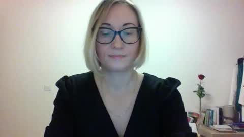 Snapshot of _sandyqueen__ chatting on 11.30.25 _sandyqueen__ online show from 11.30.25