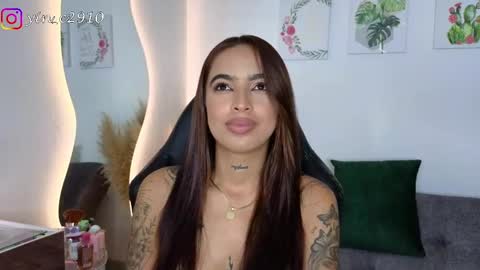 Snapshot of _sophiebrown__ chatting on 01.11.25 Andrea The Next Stream Wednesday online show from 01.11.25