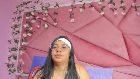 _violeta18_ online show from 11.16.25