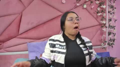 _violeta18_ online show from 11.23.25