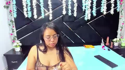 _violeta18_ online show from 12.04.25