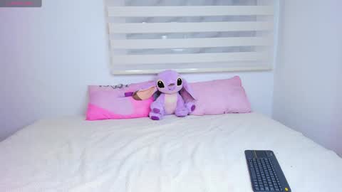 Snapshot of _violetadulce chatting on 12.18.24 Violeta online show from 12.18.24