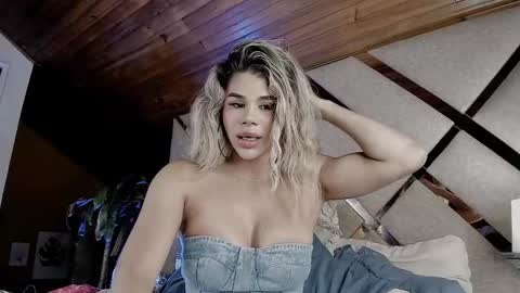 Snapshot of _xcherrycrushx_ chatting on 02.27.25 Nadien online show from 02.27.25