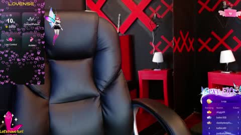 Yuyi online show from 01.30.25